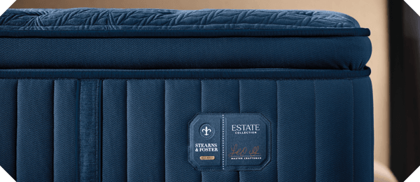 hexagon shaped closed up of the Estate mattress label