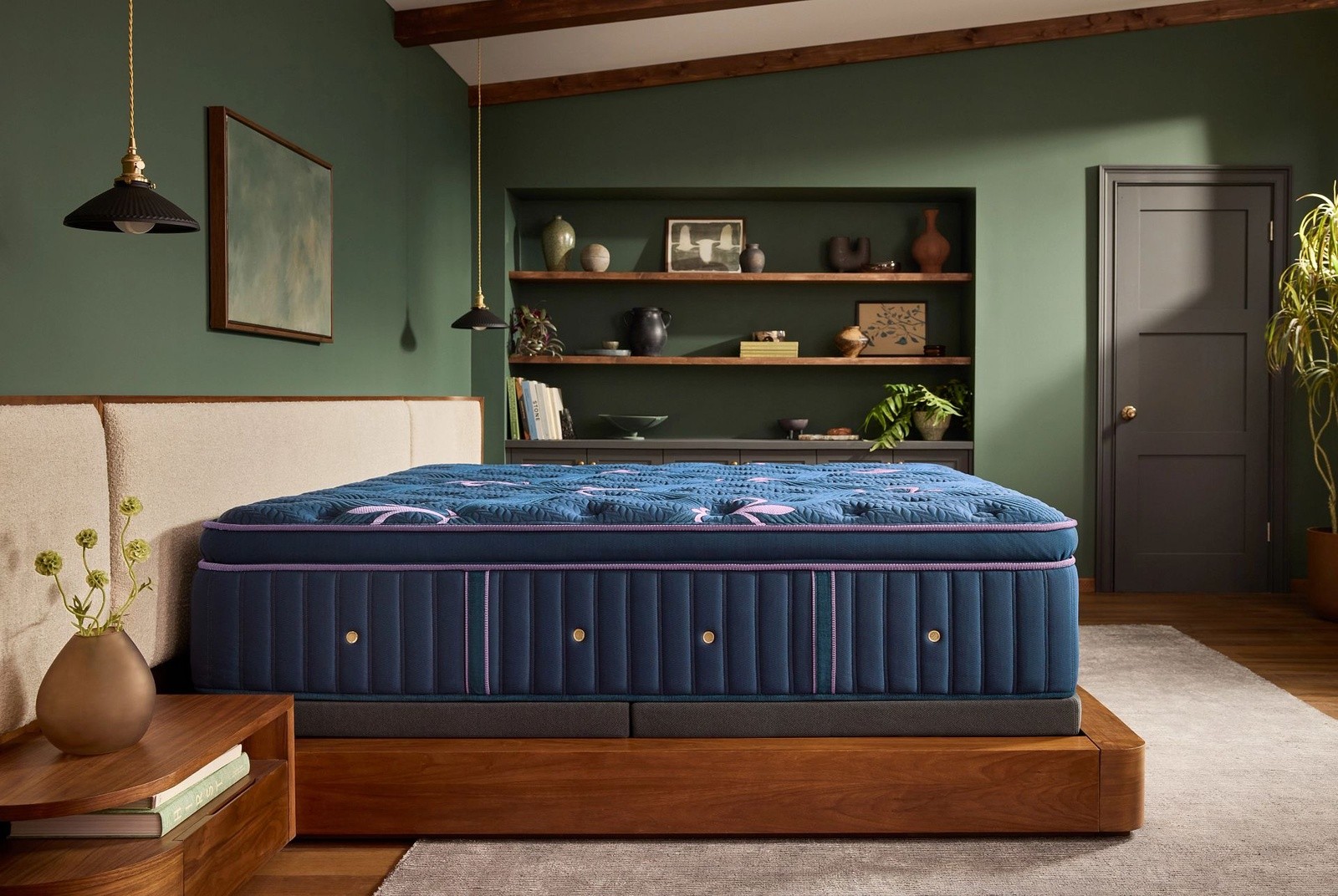 Side profile of a Medium Pillowtop Legacy mattress