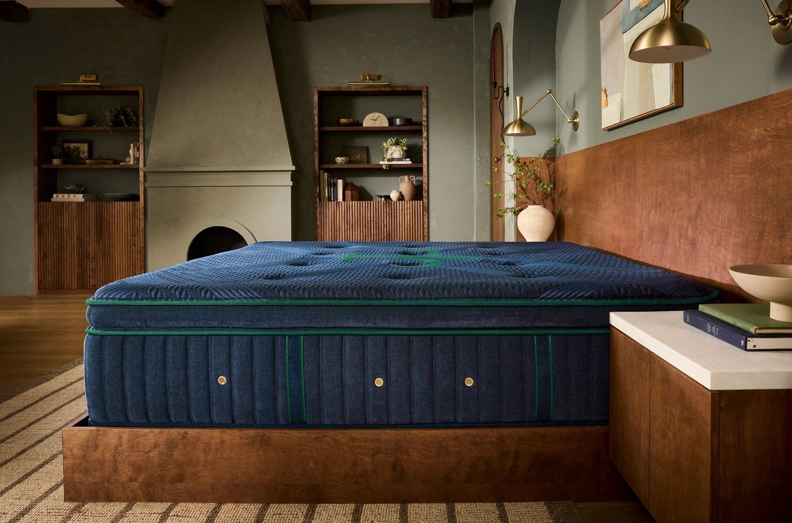 Side profile of a reseve pillow top mattress
